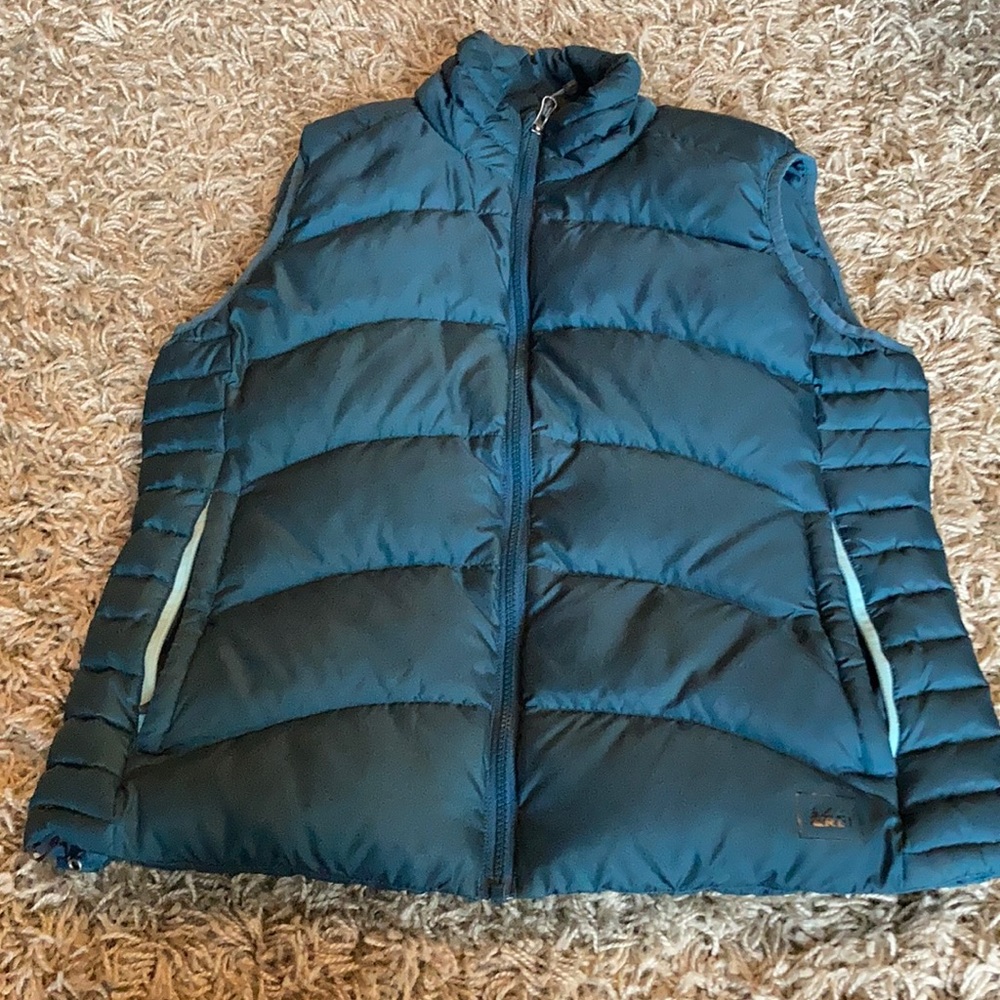 REI women’s puffy vest